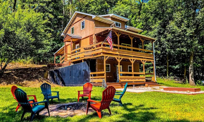 Wisconsin Dells Cabin | Dells Woodland Retreat | Family & Pet Friendly