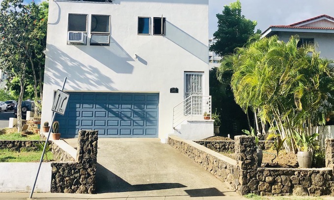 Tantalus Apartment | Deluxe 1 Bdrm Apt w/Garage in Honolulu - Come ALOHA with Us! Parking & Laundry