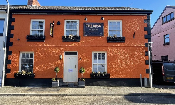 Llandovery Apartment | Deluxe, 2 Bed Apartment in the centre of Llandovery