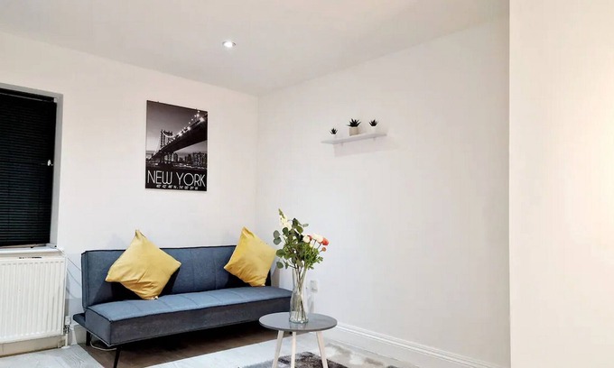 Uxbridge South Apartment | Deluxe 2 Bed Apartment in Uxbridge
