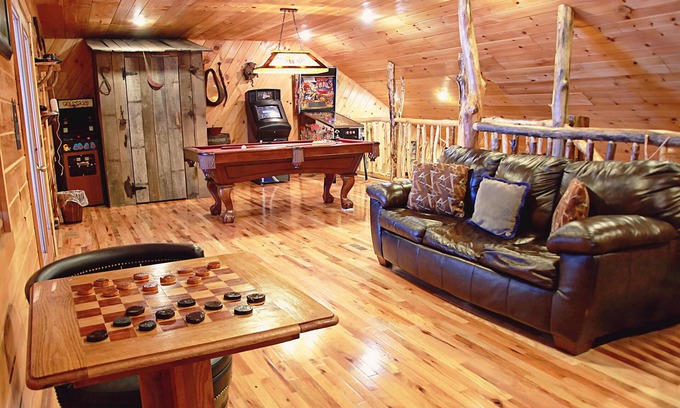 Henlawson Cabin | Deluxe 2 Bedroom Log Cabin