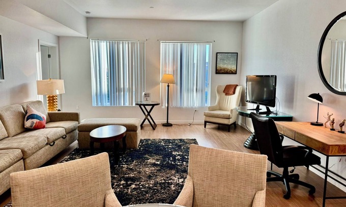 Little Tokyo Hotel | Deluxe 2-Bedroom Stay in the Heart of Los Angeles