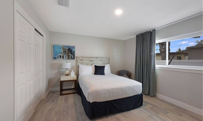 Clearwater House | Deluxe 2 Bedroom With Living Room and Kitchenette
