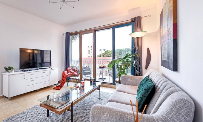 Jaffa Apartment | Deluxe 2BD Jaffa Dreams W Pool & Parking