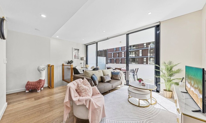 Waterloo Apartment | Deluxe 3 Bedroom at Waterloo MHS