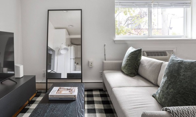 St. Elizabeth's Apartment | Deluxe Brighton Studio near Mission Park & Green Line, by Blueground