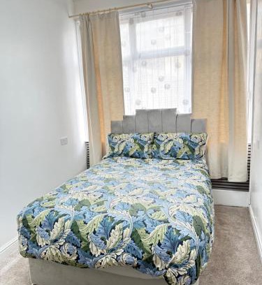 Huddersfield Apartment | Deluxe Centre Private Apartment - Self Check In - Cctv - Free Parking