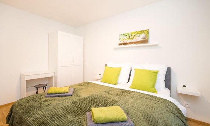 Simmering Apartment | Deluxe City Apartment with balcony! Free Garage Parking included!