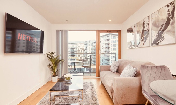 Leeds Apartment | Deluxe City Apt, Beautiful River View&free Parking