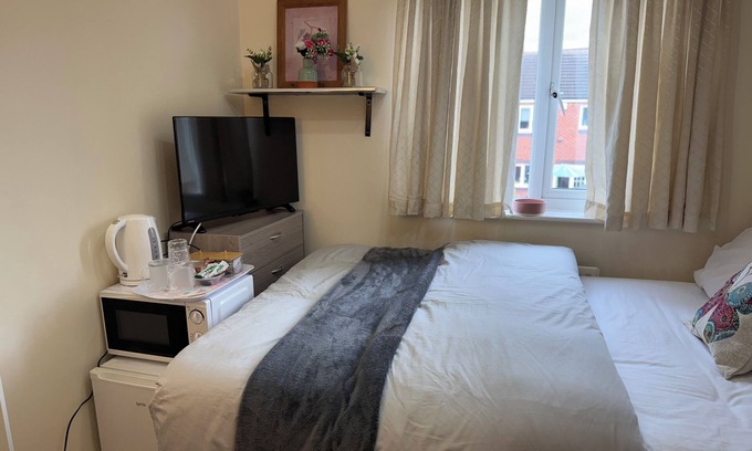 Acocks Green Apartment | Deluxe Double Room in Birmingham