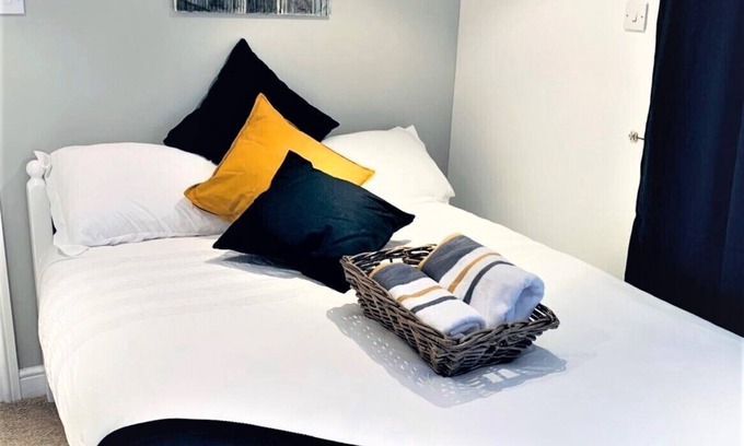 Middleton Cheney House | Deluxe Double Room with Shower