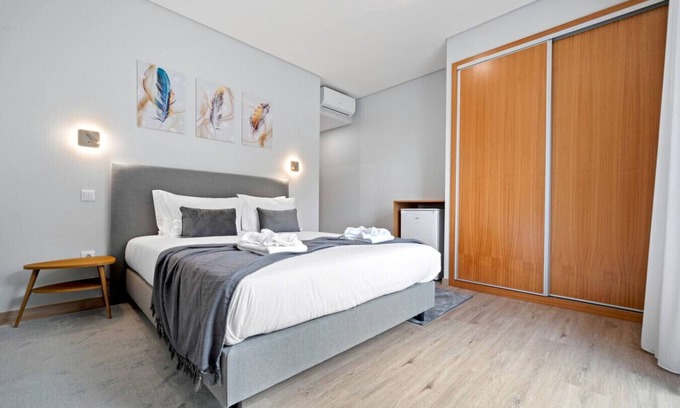 Sao Vicente House | Deluxe Double Room with Balcony Q2