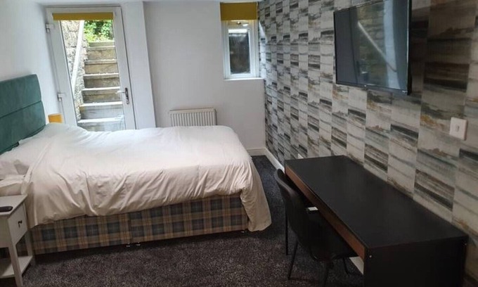 Huddersfield Hotel | Deluxe Double Room x