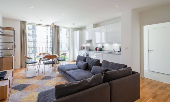 Stratford Apartment | Deluxe East London Home in the Olympic Village by UnderTheDoormat