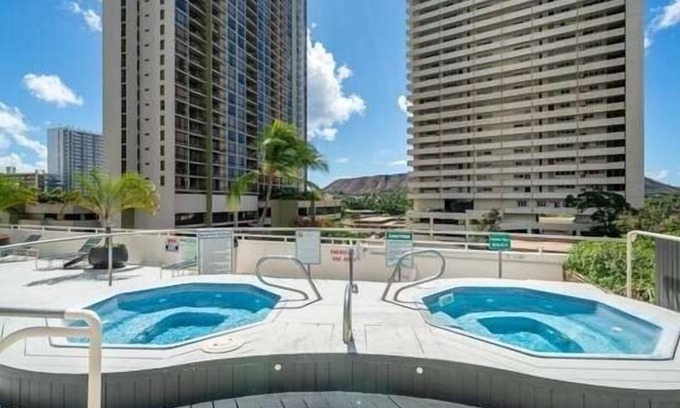 Waikiki Condo | Deluxe Garden View Waikiki Banyan, Free Parking by Koko Resort Vacation Rentals