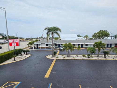 Ballentine Manor Estates Hotel | Deluxe Inn - Sarasota