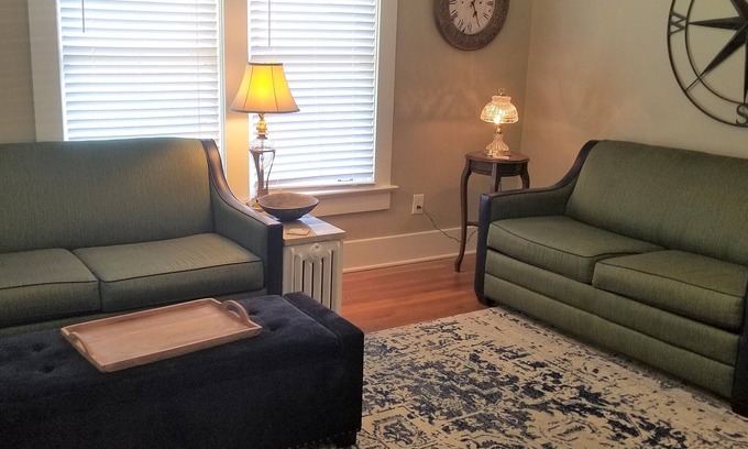 Central Gardens Apartment | Deluxe King 2 bdrm, kitchen, balcony,W&D