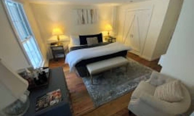 West Dover Resort | Deluxe King- 2nd floor in Historic Inn