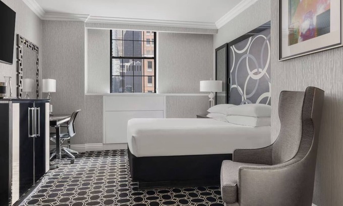 Theater District Hotel | Deluxe King Room at The Muse New York