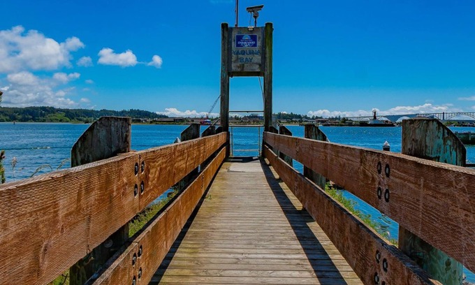 Newport Apartment | Deluxe King Room with Balcony & Marina Access