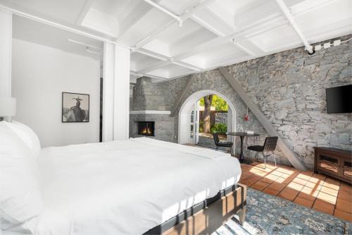 Santa Rosa Apartment | Deluxe King Suite at the Historic Stonehouse Inn!