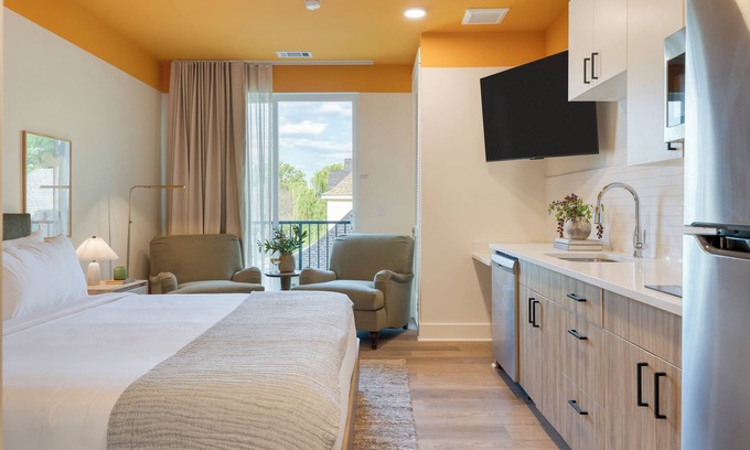 12 South Condo | Deluxe King w/Balcony | 12 South Hotel | Gilmore