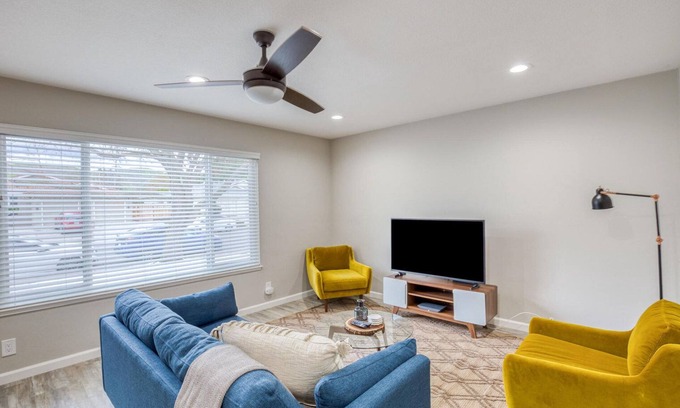 Milpitas Apartment | Deluxe Milpitas 3BR w/ Backyard & A/C, nr Shopping, by Blueground