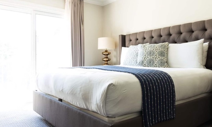 West Campus House | Deluxe Pool View King, Hotel Ella, Sun Terrace Access, Heart of Austin
