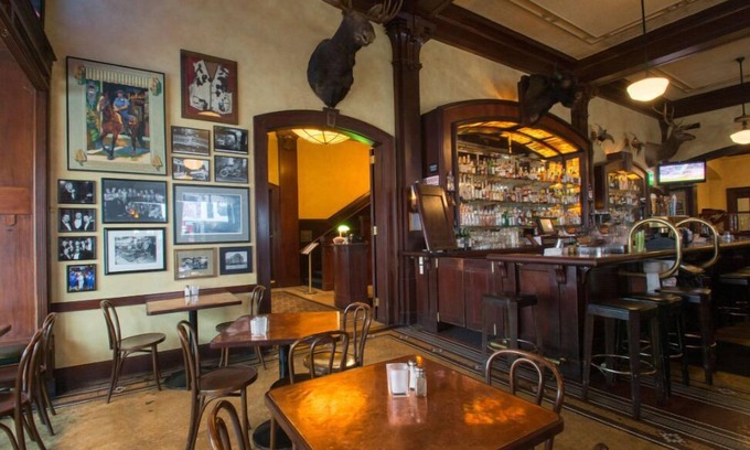 Downtown Portland Apartment | Deluxe Queen Room Near Boutiques and Art Galleries