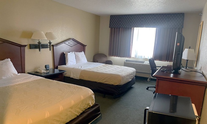 Eagan House | Deluxe Queen Room with Two Queen Beds - Non-Smoking
