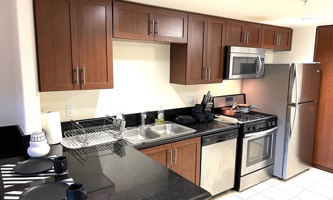 City West Apartment | Deluxe Queen Studio