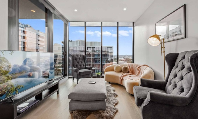 Port Melbourne Condo | Deluxe Sanctuary with Amazing Views and 2 Parking Spaces