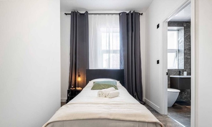Wallsend House | Deluxe single room-ensuite-Newcastle-Room nr 6
