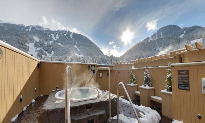 Whistler Village Apartment | Deluxe Slopeside Suite with Mountain Views