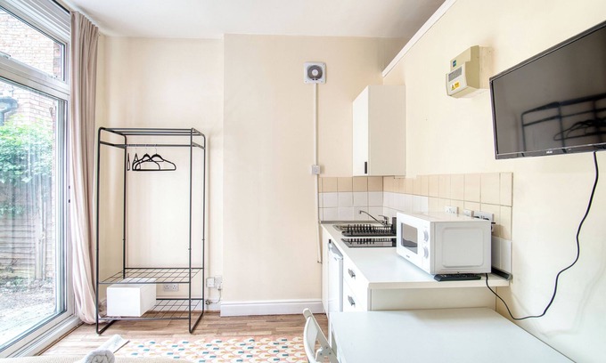 Fortune Green Apartment | Deluxe studio 2, free parking, 5mls to C London