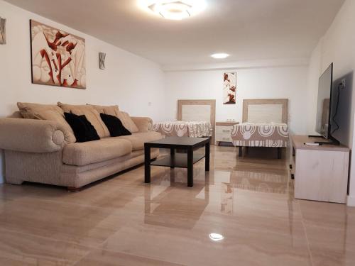 Torrequebrada House | DELUXE Studio ATHOS 50 MP Garden patio BENALMADENA Golf & Beach
