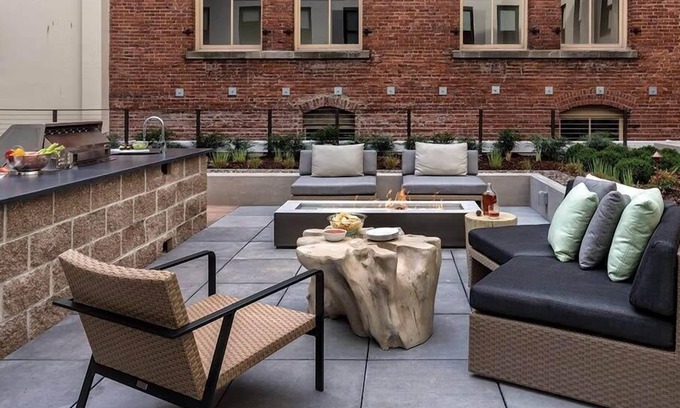 Old Town Chinatown Condo | Deluxe Studio Condo Waterfront Fun!