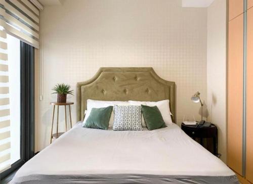 Legazpi Village Apartment | Deluxe Studio with Balcony at Greenbelt Makati Manila