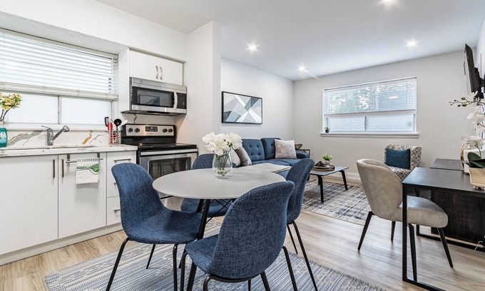 Port Credit Apartment | Deluxe Suite, Free Parking, Port Credit Lakeshore