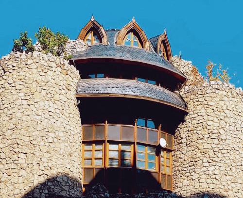 Castle Hill Apartment | Deluxe Swan Stone Castle Apartment