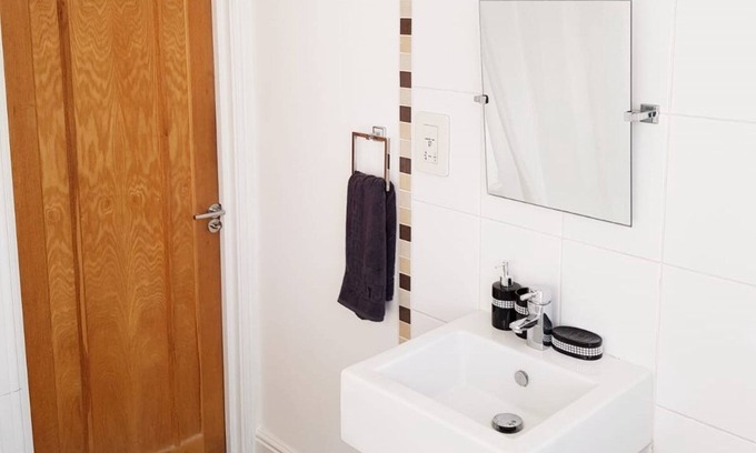 Ponders End Bed & Breakfast | DELUXE TWIN/KING ROOM