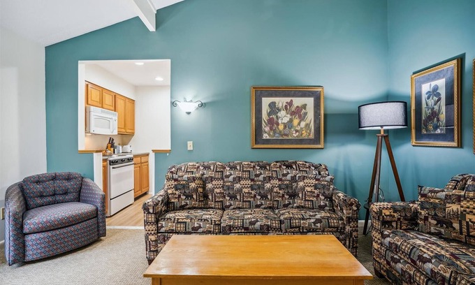 West Bridgewater Hotel | Deluxe Two Bedroom Suite on 2nd floor with outdoor heated pool 20708