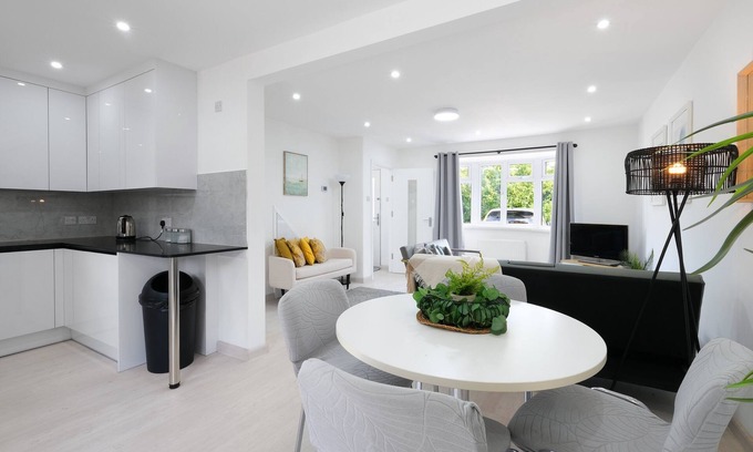 Denham House | Denham Close 3 Bedroom, 1.5 Bathroom Home
