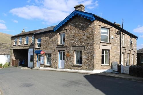 Dent Bed & Breakfast | Dent Stores B&B