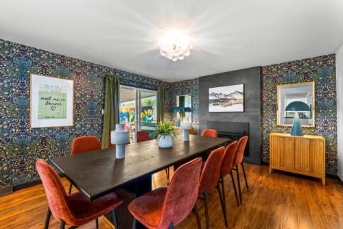 Castlewood House | Denver Luxe Funhouse, Hot Tub, Mini Golf, Theater