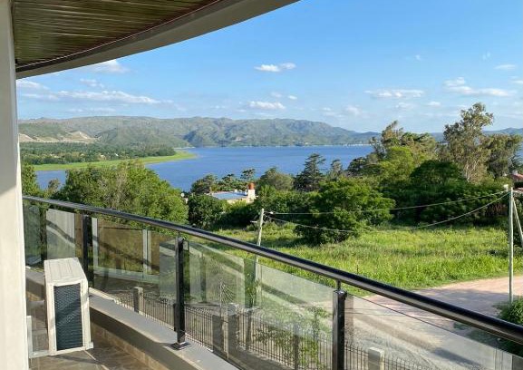 Villa Parque Siquiman Apartment | Departamento con vistas al lago en Veneto Village