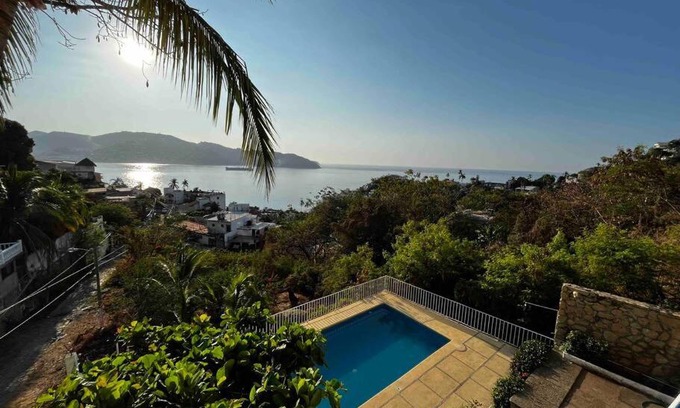 Caleta Apartment | Departamento con alberca y vista al mar.