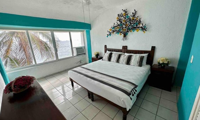 Manzanillo Apartment | Departamento con vista al mar.