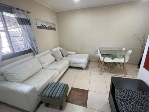 San Juan Apartment | Departamento frente al shopping con patio