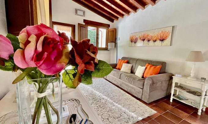 Lucca Historical Center Apartment | Dependance Civitali37